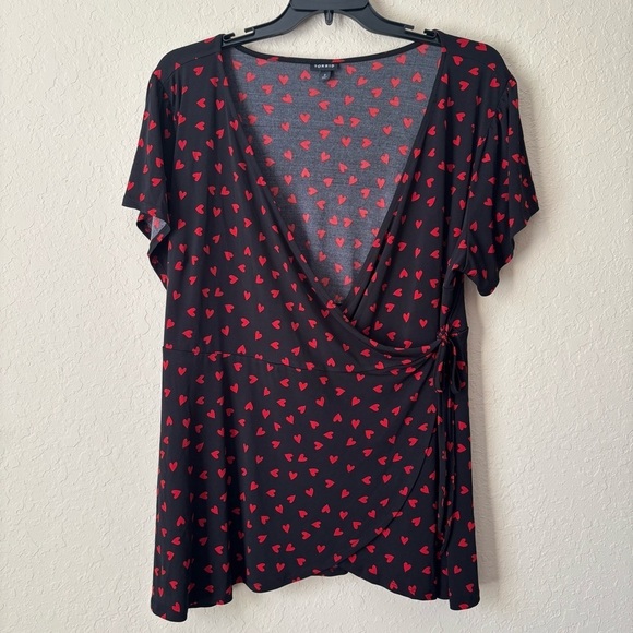 Torrid | Women's Heart Novelty Print Studio Wrap Blouse Size 3X Valentines Day - Picture 3 of 9